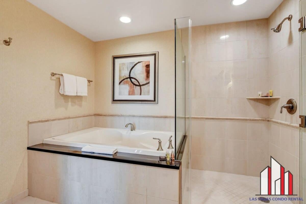 Signature 2br3ba Balcony Combo Units 31-702 And 04 Holiday home Las Vegas